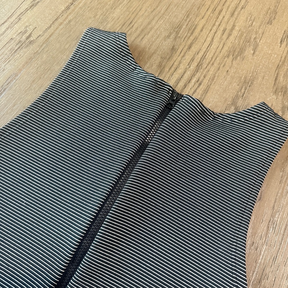 Adidas Women’s Tank Top Size Small Black and White striped - Picture 5 of 7